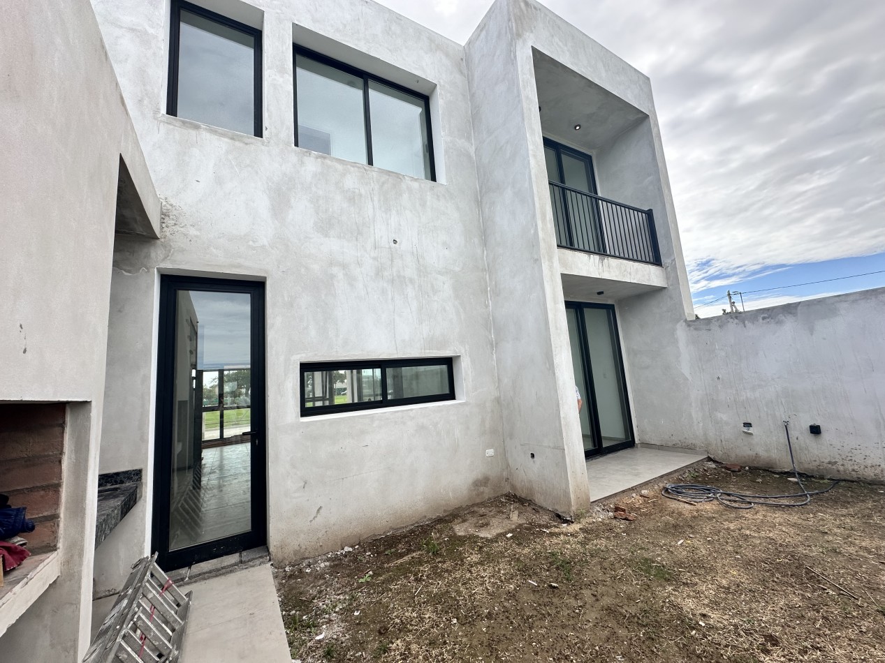 Alquilo Hermoso Duplex a estrenar tipo CASA en Mansos del Sur