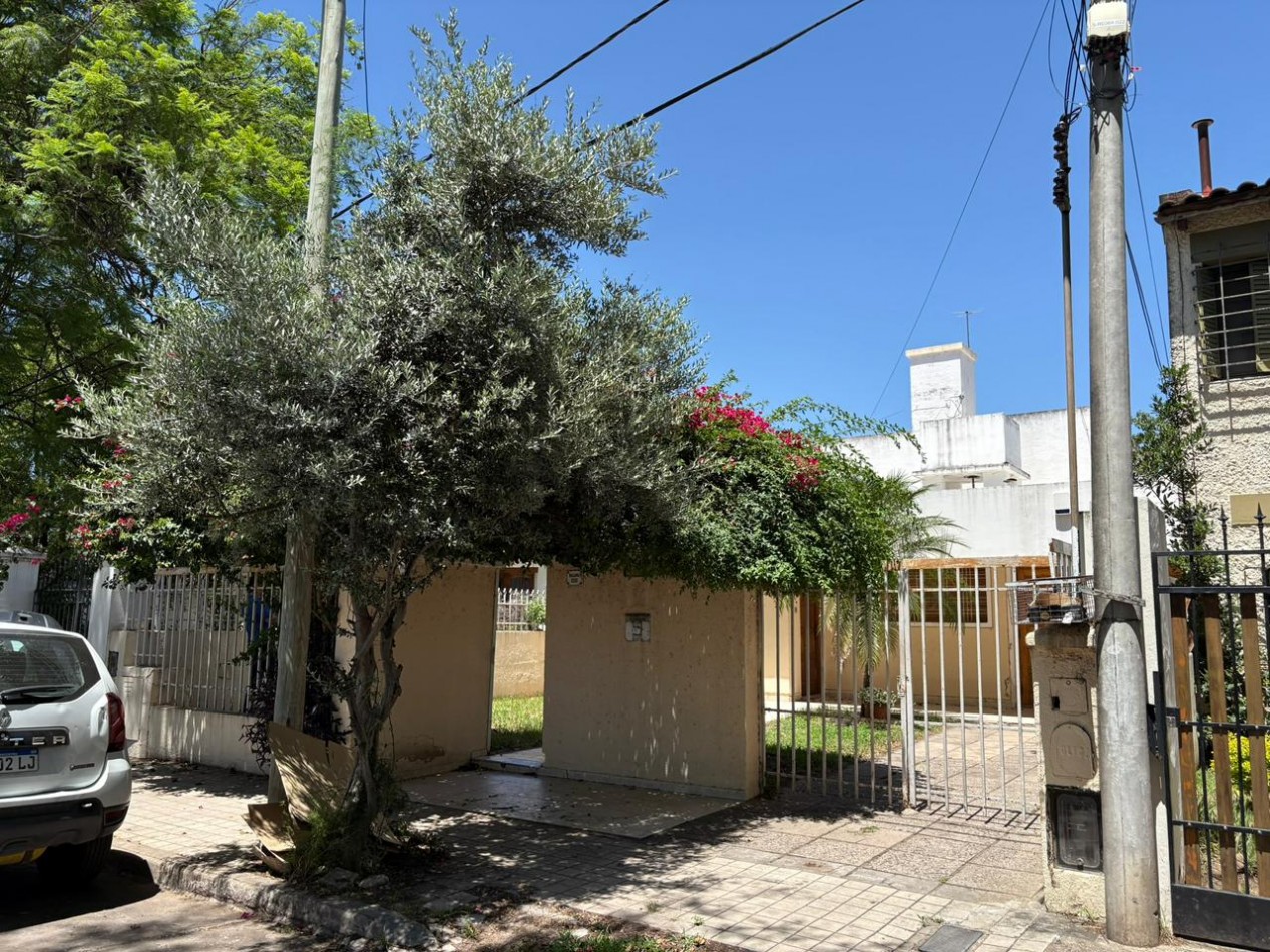 Se vende amplia casa en Tablada Park