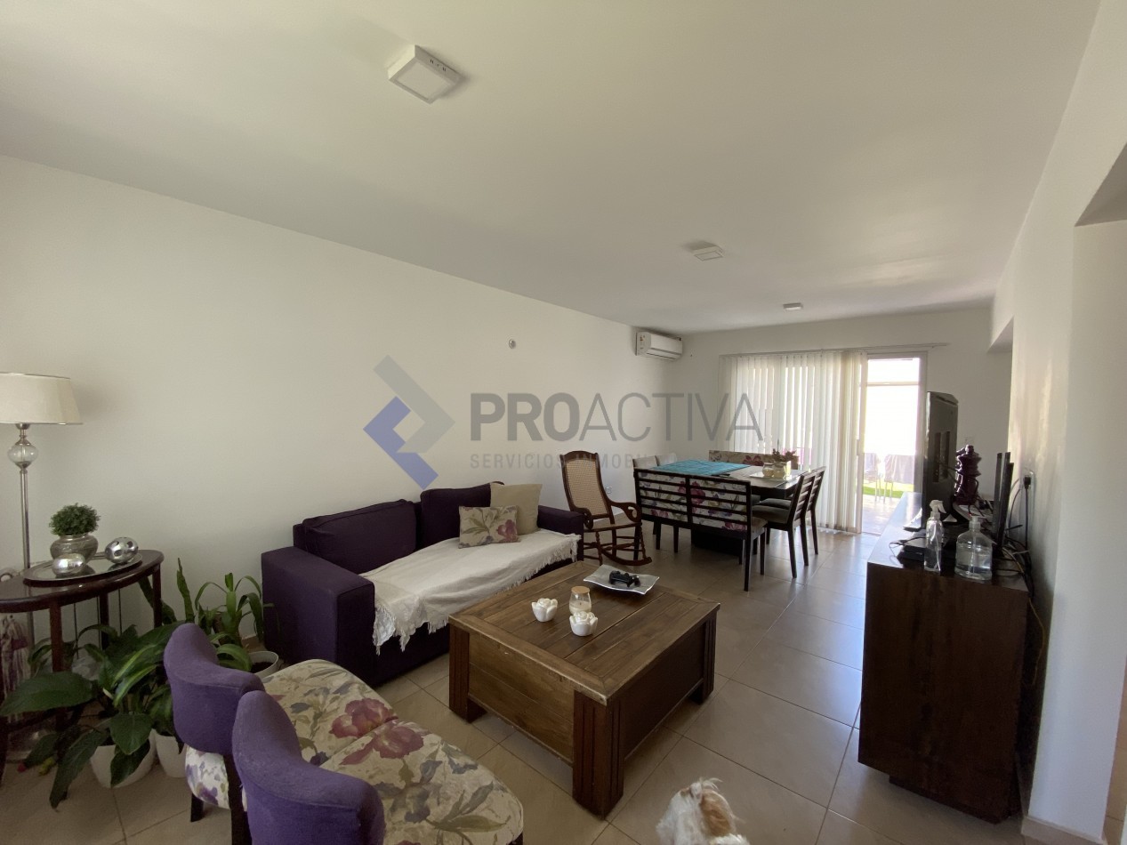 Hermoso duplex con pileta EN VENTA