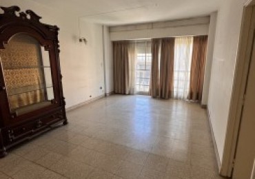 Se vende amplio departamento en calle General Paz